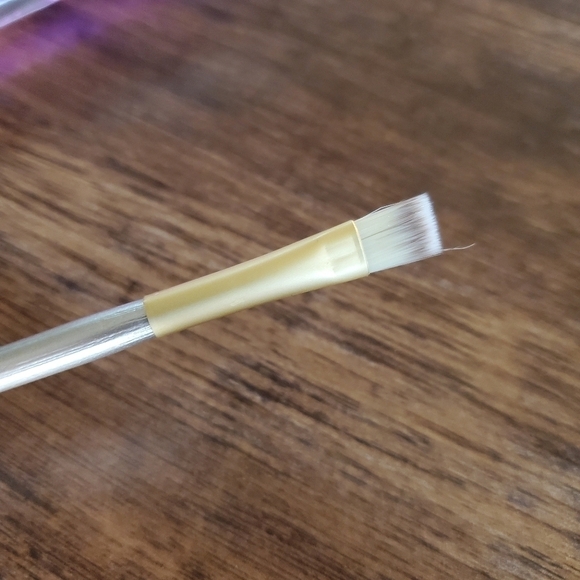 Makeup brush bundle. 50F Ombre powder brush, eye concealer and eyeliner - Picture 5 of 6